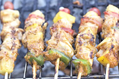 Bar-BQ veya barbekü ızgara et