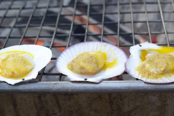 Vieiras en la parrilla — Foto de Stock