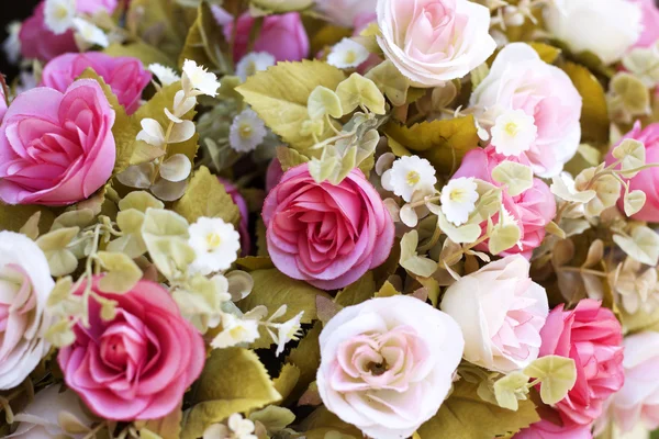 Schöne künstliche Rosenblüten — Stockfoto