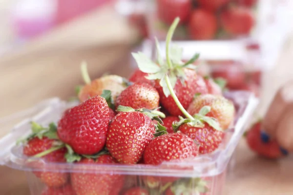 Un montón de fruta fresca de fresa — Foto de Stock