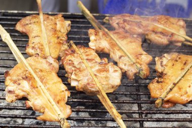 Bar-BQ veya barbekü ızgara tavuk