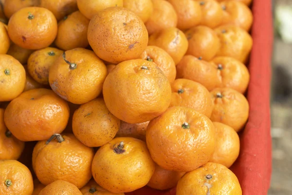 Frutta all'arancia sul mercato — Foto Stock