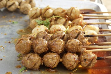 Satılık geniş bir et topu.