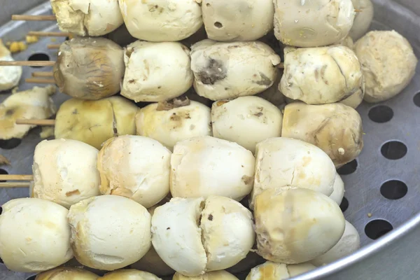 Dampfende braune Eier auf dem Markt — Stockfoto