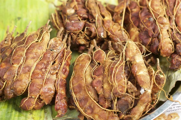 Fruta madura de tamarindo para cocinar — Foto de Stock