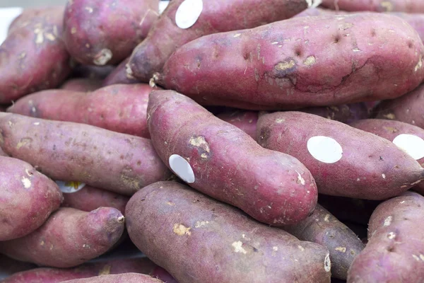 Zoete yam is geheel gekookt — Stockfoto