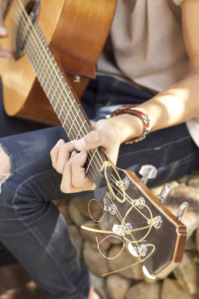 Male playing guitar — Stock Photo, Image