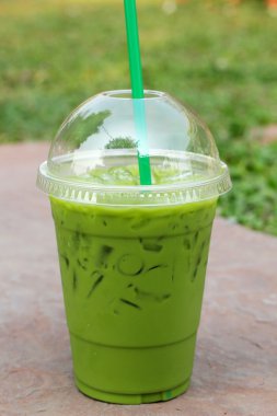 Yeşil çay ve süt buz