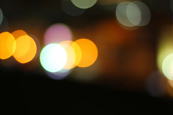 Brouillé de voiture dans la ville la nuit — Photo