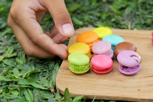 Macarrones franceses multicolor es delicioso —  Fotos de Stock