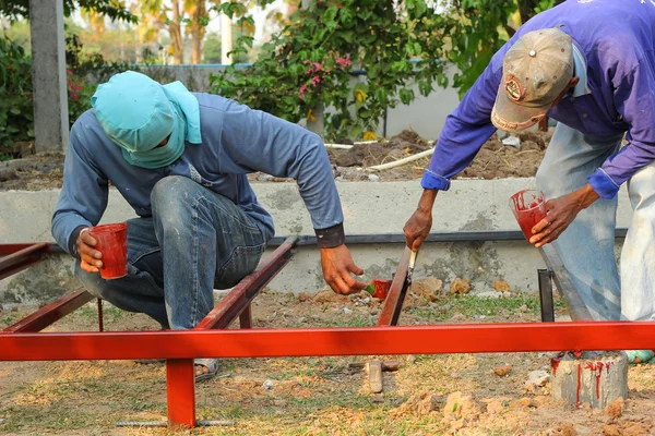 Los trabajadores de la construcción son de acero pintado — Foto de Stock