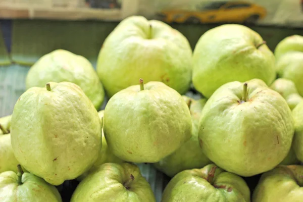 Frutas de goiaba no mercado — Fotografia de Stock