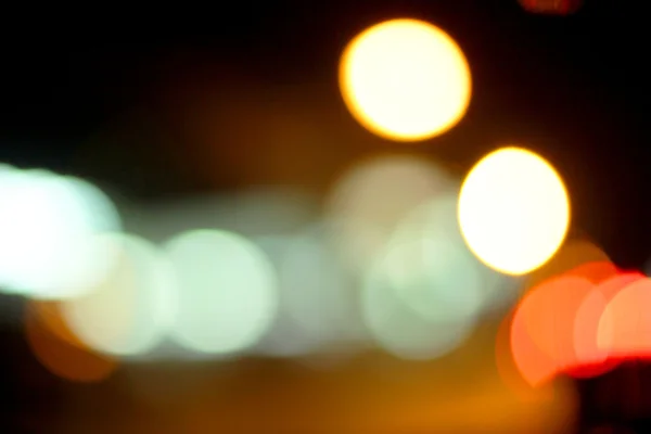 Brouillé de voiture dans la ville la nuit — Photo