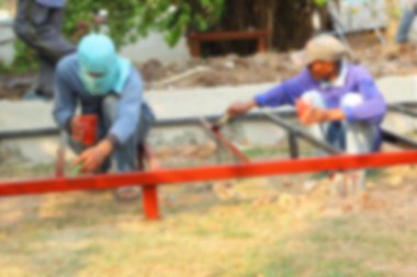 İnşaat İşçileri çelik boyanır