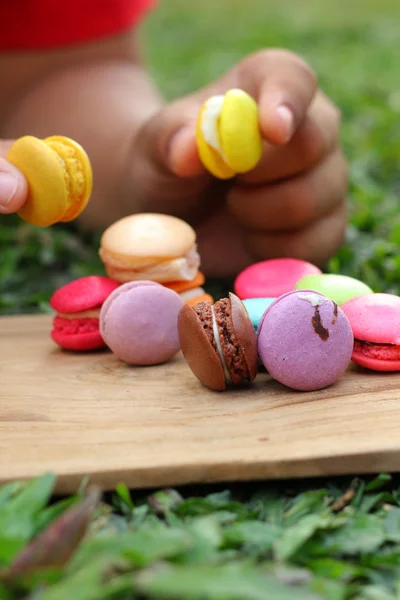 Macarrones franceses multicolor es delicioso —  Fotos de Stock