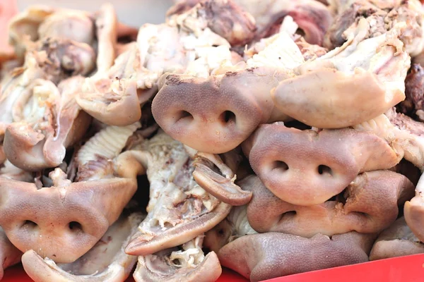 Testa di maiale nel mercato asiatico — Foto Stock