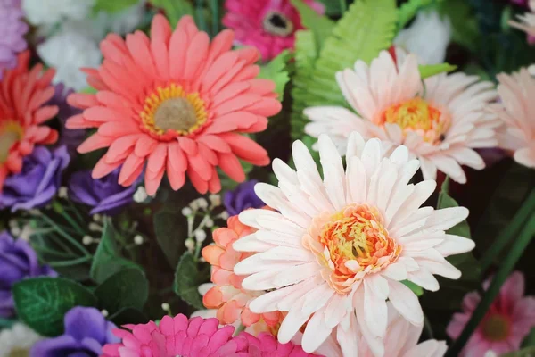 Vacker vintage gerbera konstgjorda blommor — Stockfoto