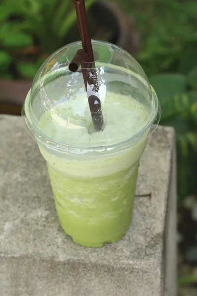 El té verde helado y la leche son deliciosos — Foto de Stock