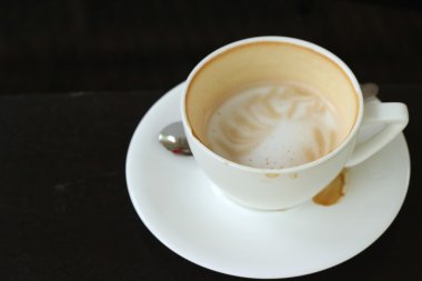 Bardakta sıcak kahve.