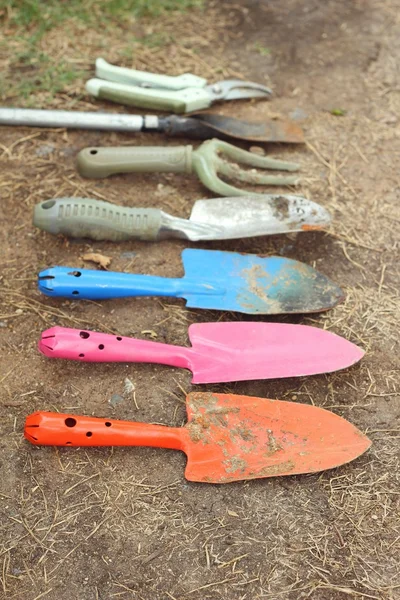 Shovel and fork for gardening on soil background — Stock Photo, Image