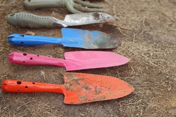 Shovel and fork for gardening on soil background — Stock Photo, Image