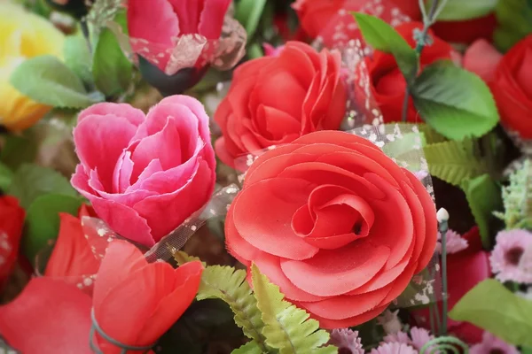 Hermosas rosas vintage de flores artificiales —  Fotos de Stock