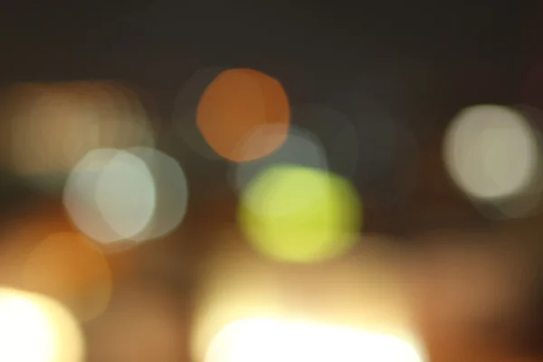 Brouillé de voiture dans la ville la nuit — Photo