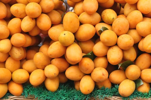 Ciruela mariana - fruta asiática —  Fotos de Stock