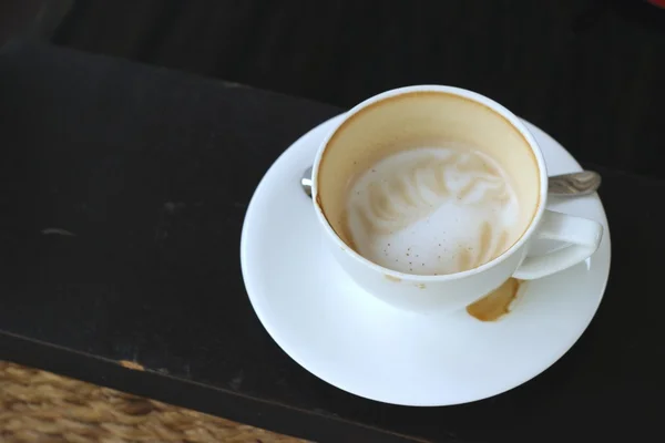 Café com leite quente em vidro — Fotografia de Stock