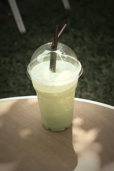 El té verde helado y la leche son deliciosos —  Fotos de Stock