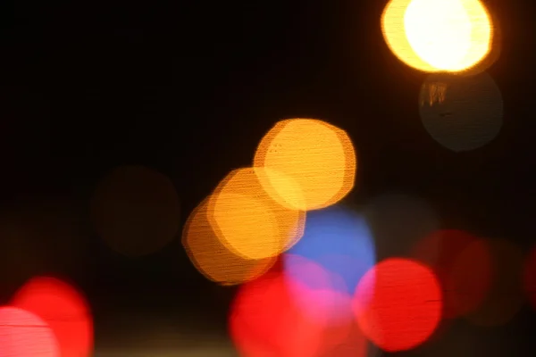 Offuscata di auto in città di notte — Foto Stock