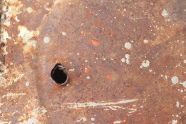 Paslı metal kırık boya arka plan ile renkli