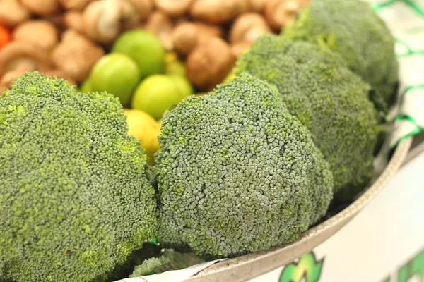 Green broccoli in the market — Stock Photo, Image