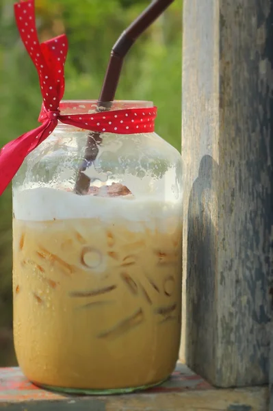 Café helado con la naturaleza —  Fotos de Stock