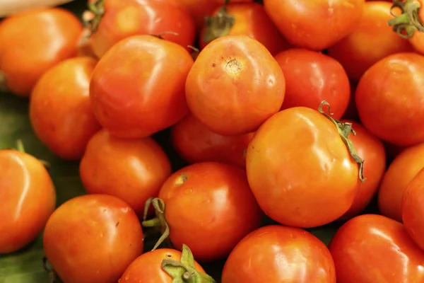 Tomates frescos no mercado — Fotografia de Stock