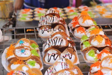 Taylandlı çıtır gözleme - kremalı krep yakın çekim