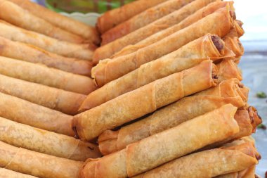 piyasada kızarmış böreği