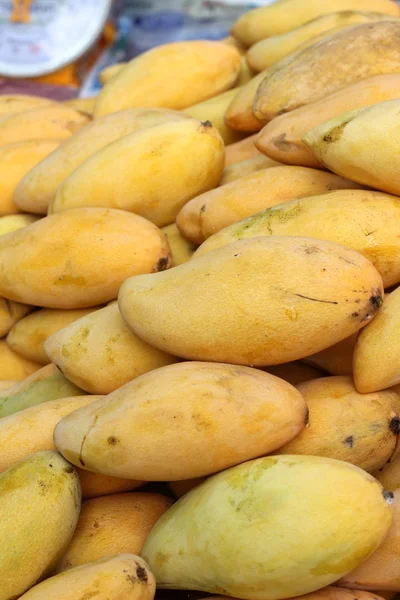 Mango fruit at the market — Stock Photo, Image