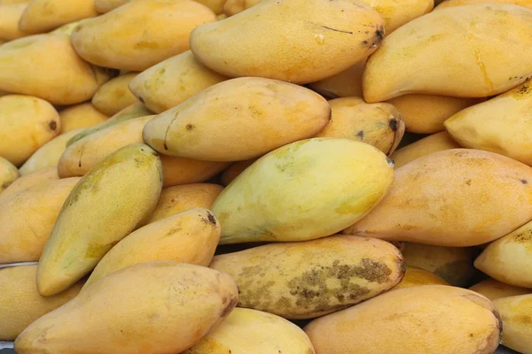 Mango fruit at the market — Stock Photo, Image