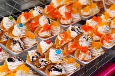 Taylandlı çıtır gözleme - kremalı krep yakın çekim