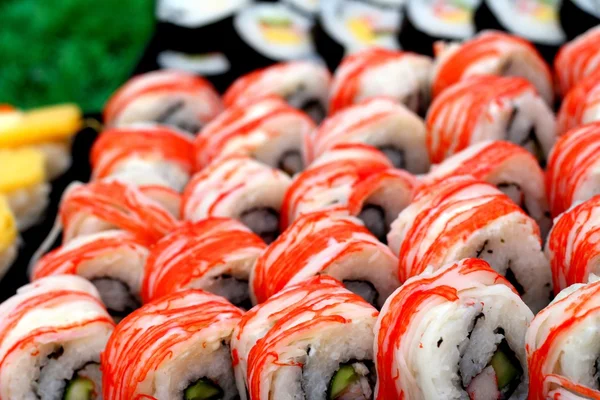 Sushi Jepang makanan tradisional Jepang yang lezat — Stok Foto