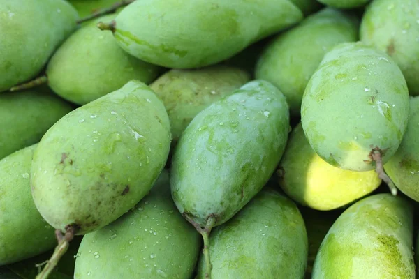 Owoce świeże mango na rynku — Zdjęcie stockowe