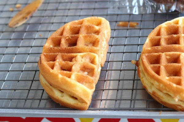 Piyasada tatlı waffle — Stok fotoğraf