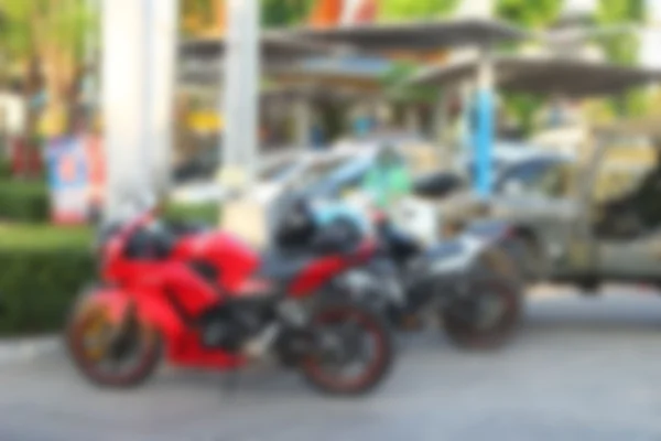 Flou des roues des motos garées dans la rue . — Photo