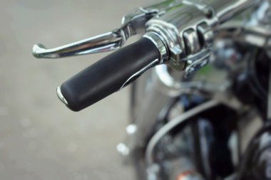 Vintage motosiklet gidon yolda