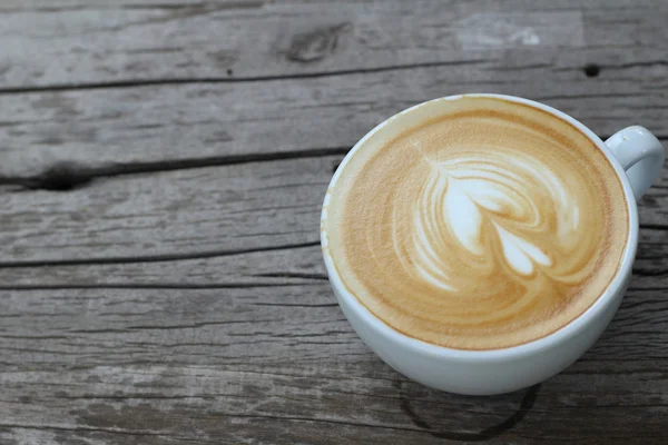 Café con leche caliente en vidrio —  Fotos de Stock