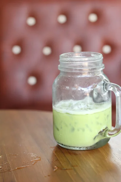 Tè verde freddo e latte è delizioso — Foto Stock