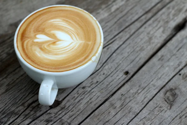 Café con leche caliente en vidrio —  Fotos de Stock