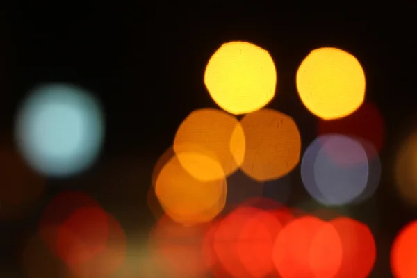 Offuscata di auto in città di notte — Foto Stock