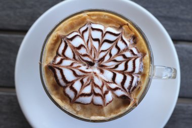 Bardakta sıcak kahve.